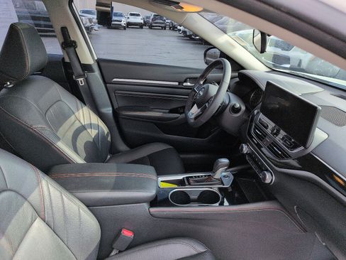 Used 2023 Nissan Altima 2.5 SR w/ SR Premium Package image 7