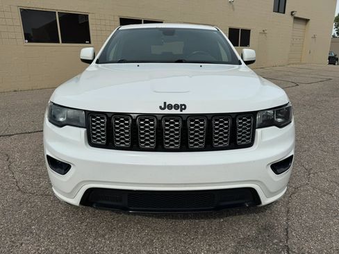 Used 2017 Jeep Grand Cherokee Altitude AWD/4WD image 2