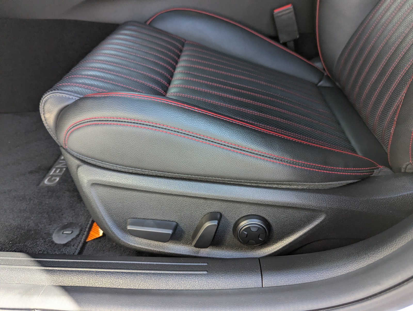 Used 2023 Genesis G70 2.0T w/ Sport Prestige Package RWD image 24