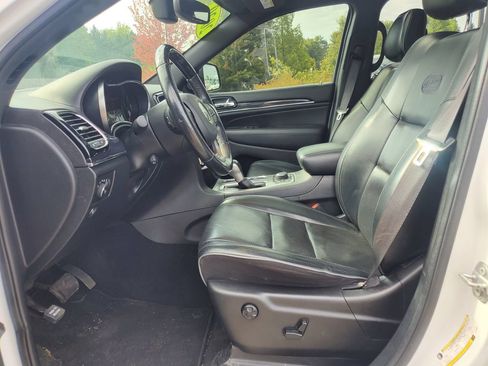 Used 2020 Jeep Grand Cherokee Overland AWD/4WD image 19