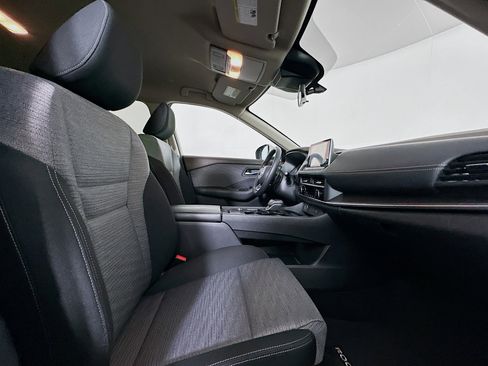 Used 2023 Nissan Rogue SV image 30