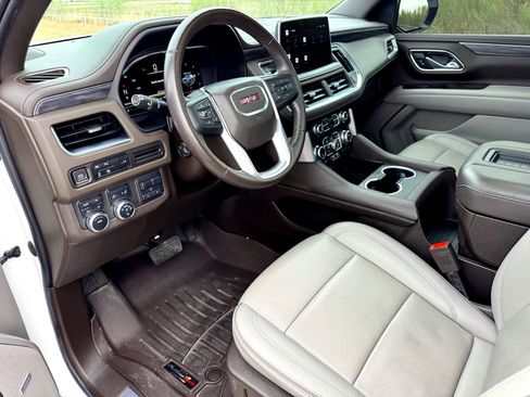 Used 2022 GMC Yukon SLT w/ SLT Premium Package image 11