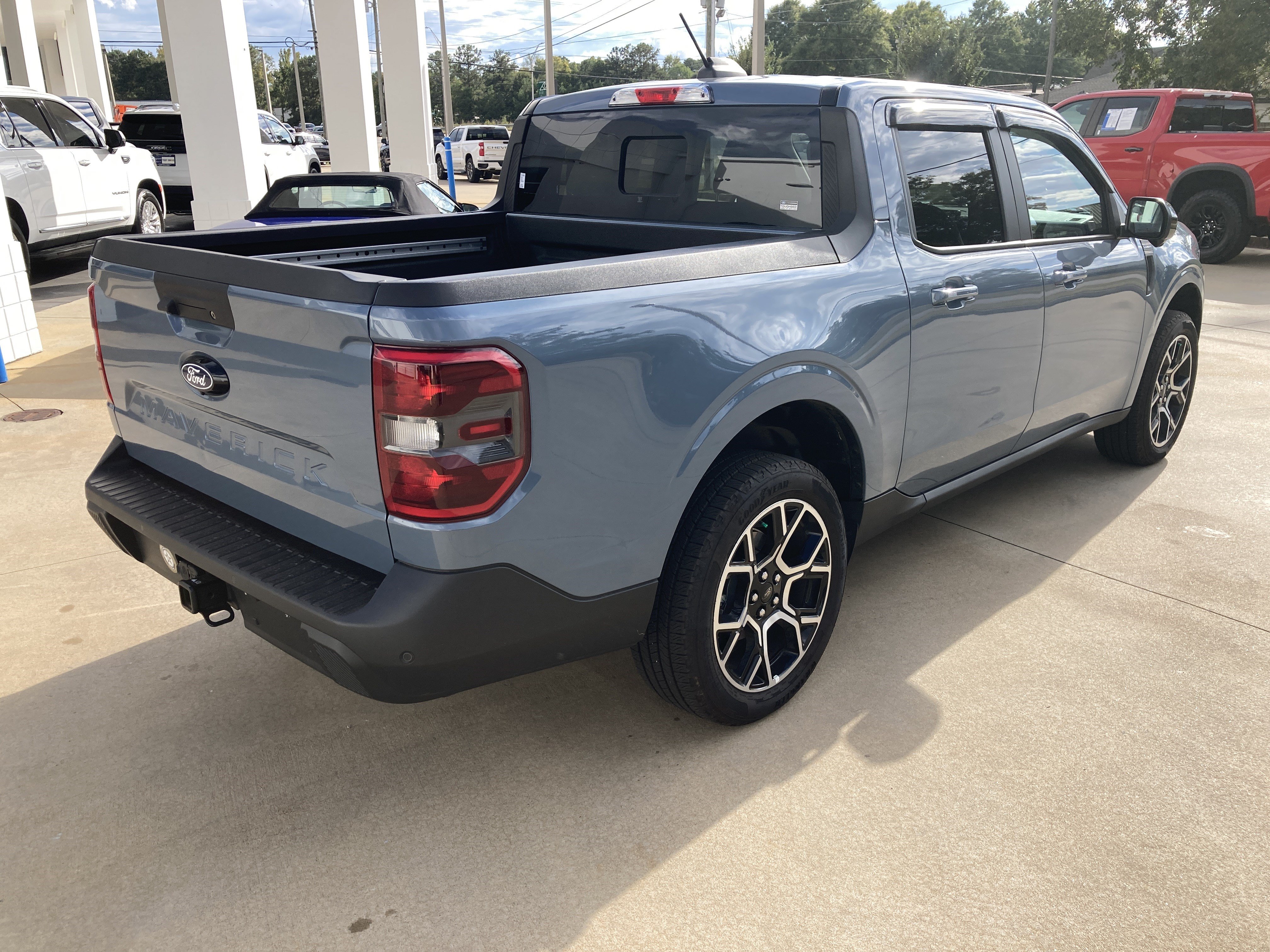 Used 2025 Ford Maverick Lariat w/ 4K Tow Package AWD/4WD image 2