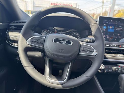 Used 2025 Jeep Compass Limited w/ Sun & Sound Group AWD/4WD image 12