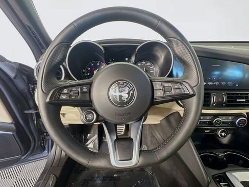 Used 2023 Alfa Romeo Giulia AWD w/ Quick Order Package 22X Lusso image 16