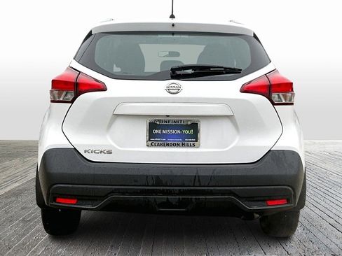 Used 2019 Nissan Kicks S image 7