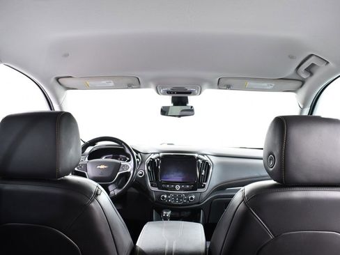 Used 2021 Chevrolet Traverse LT w/ LT Premium Package image 17