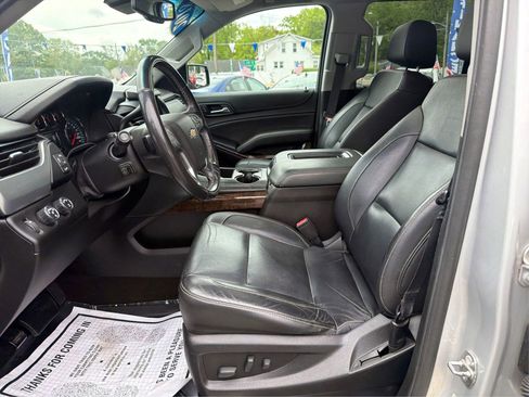 Used 2018 Chevrolet Suburban LT w/ Luxury Package AWD/4WD image 9