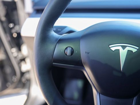 Used 2023 Tesla Model 3 Performance image 13