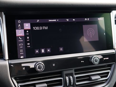 Certified 2024 Porsche Macan GTS image 19