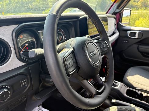 Used 2024 Jeep Wrangler Unlimited Sport AWD/4WD image 29