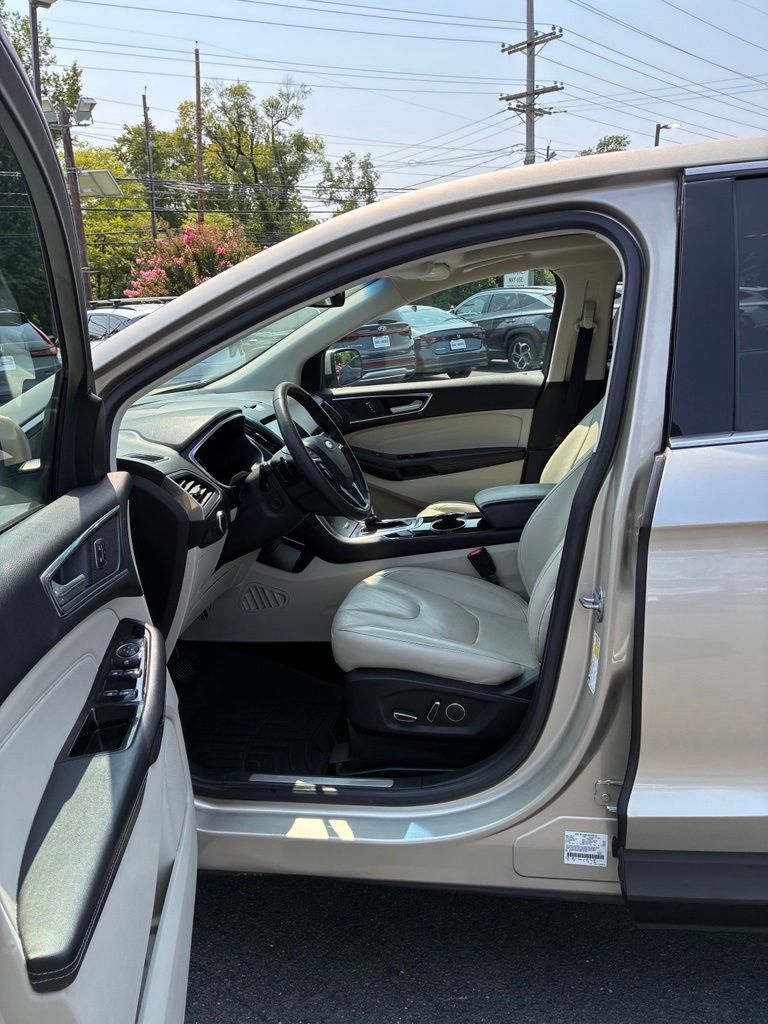 Used 2018 Ford Edge Titanium w/ Equipment Group 302A FWD image 29