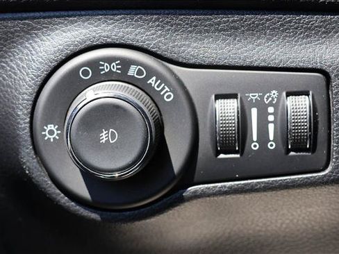 Used 2021 Jeep Compass Latitude w/ Driver Assistance Group AWD/4WD image 13