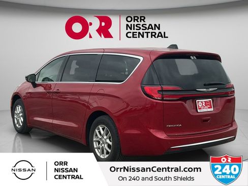 Used 2025 Chrysler Pacifica Select FWD image 7