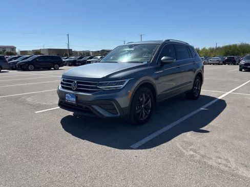 Used 2023 Volkswagen Tiguan SE image 1