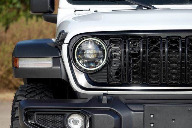 Used 2025 Jeep Wrangler Unlimited Sport AWD/4WD image 30