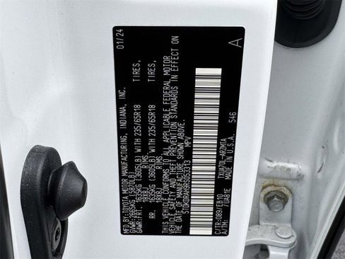 Used 2024 Toyota Highlander XLE image 28