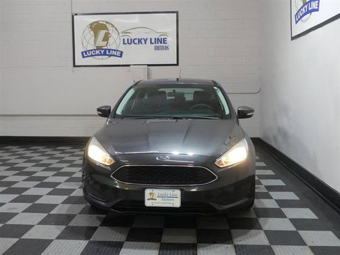 Used 2017 Ford Focus SE image 2