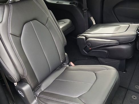 New 2027 Chrysler Pacifica Select AWD/4WD image 26