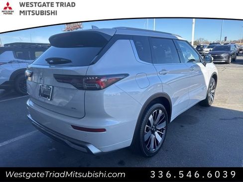New 2026 Mitsubishi Outlander SEL FWD image 11
