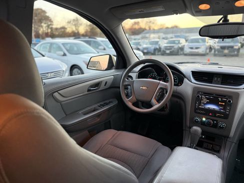 Used 2015 Chevrolet Traverse LS image 24