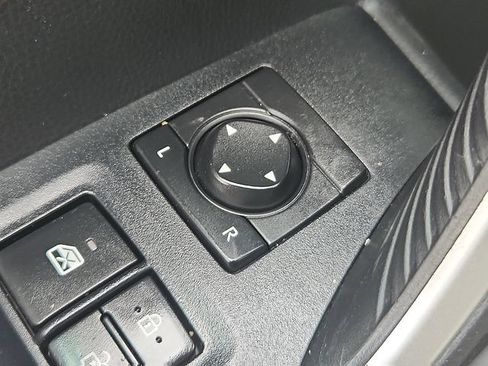 Used 2021 Toyota RAV4 XLE FWD image 19