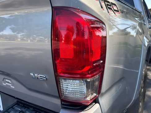 Used 2017 Toyota Tacoma TRD Sport w/ Tow Package RWD image 13