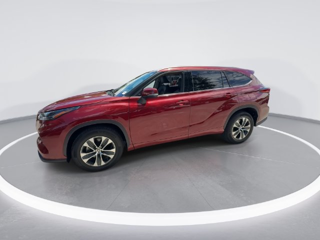 Used 2022 Toyota Highlander XLE FWD image 4