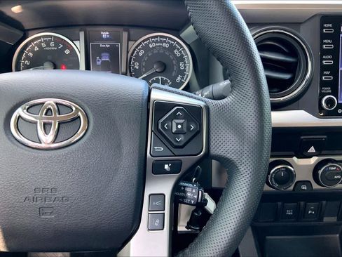 Used 2022 Toyota Tacoma SR5 AWD/4WD image 24