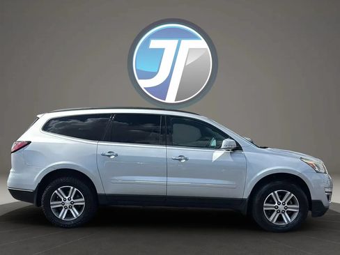 Used 2017 Chevrolet Traverse LT FWD image 21