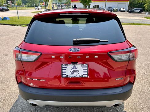Used 2022 Ford Escape Titanium image 4