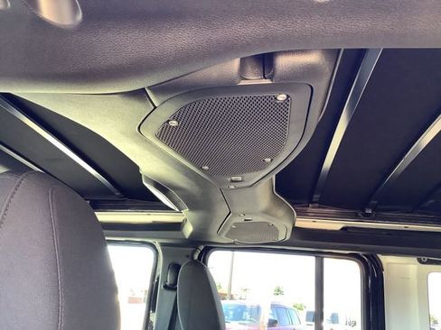 Used 2025 Jeep Wrangler Unlimited Rubicon 4xe w/ Convenience Group AWD/4WD image 29