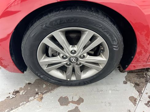 Used 2017 Hyundai Elantra SE image 25