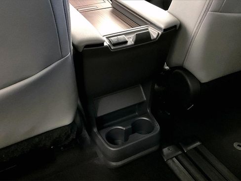 Used 2024 Toyota Sienna XLE image 25