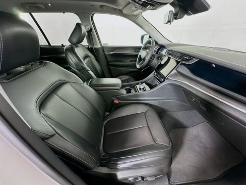 Used 2023 Jeep Grand Cherokee 4WD 4xe w/ Luxury Tech Group II image 31