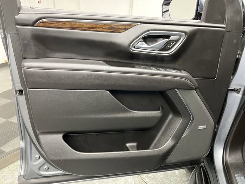 Used 2021 Chevrolet Suburban Premier w/ Premium Package AWD/4WD image 8
