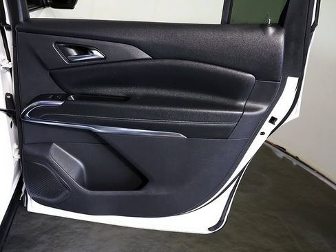 Used 2024 Chevrolet Traverse LT FWD image 33