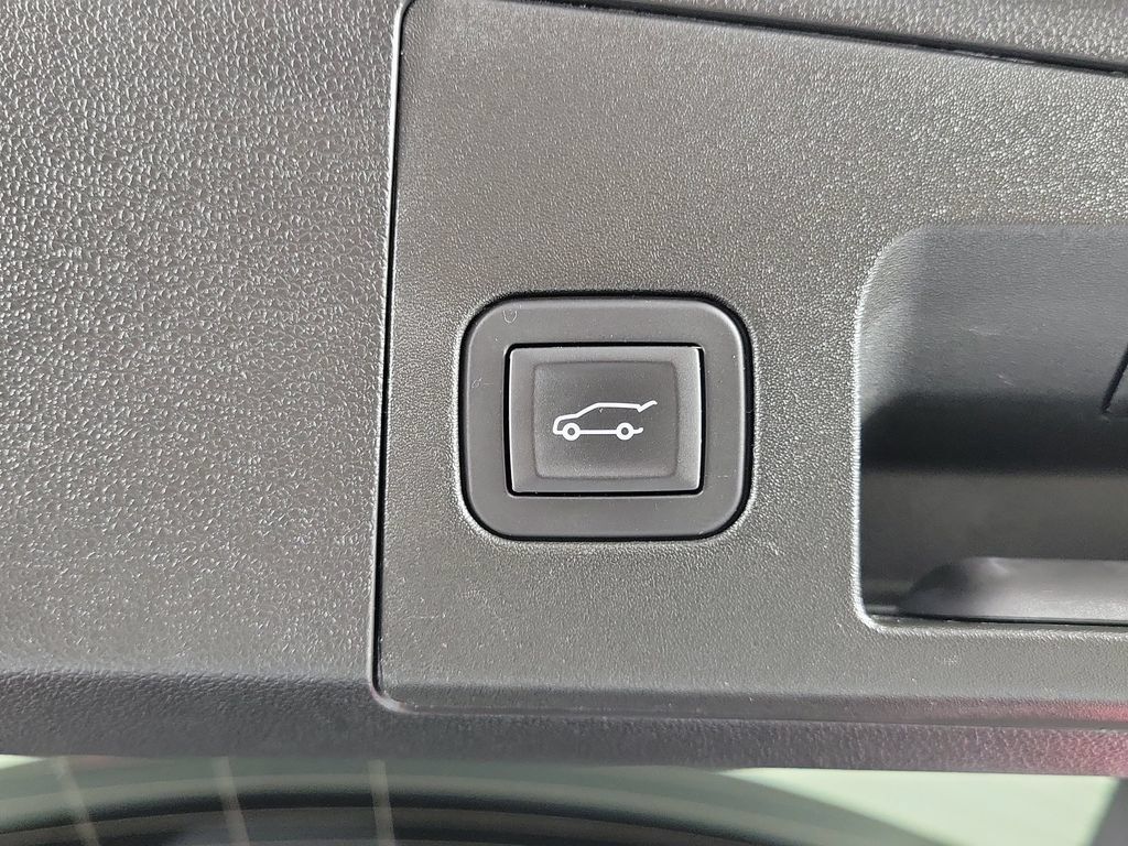 Certified 2025 Cadillac XT4 Premium Luxury FWD image 8