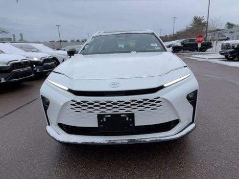 New 2025 Toyota Crown Signia image 7