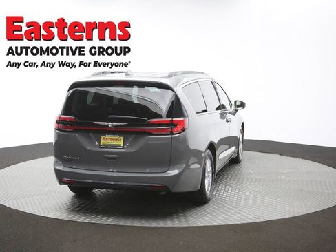 Used 2022 Chrysler Pacifica Touring-L image 40