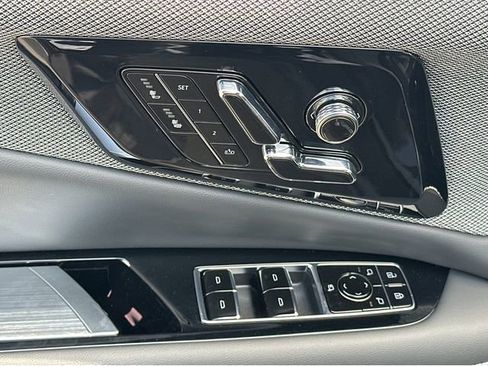 New 2025 Cadillac Optiq Luxury 1 image 30