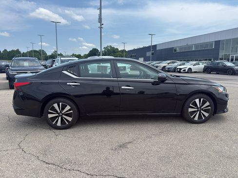 Certified 2022 Nissan Altima 2.5 SV FWD image 4