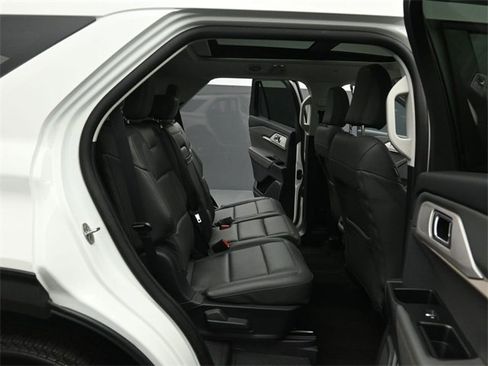 Certified 2025 Ford Explorer Active w/ Active Comfort Package image 26