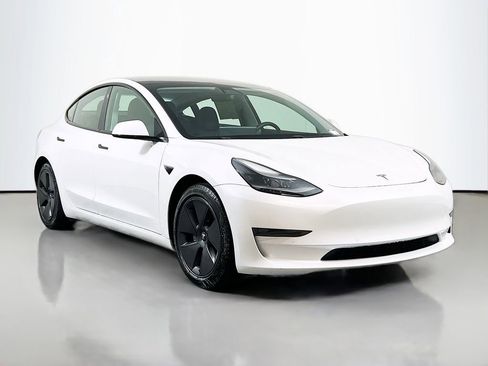 Used 2021 Tesla Model 3 Standard Range Plus image 1