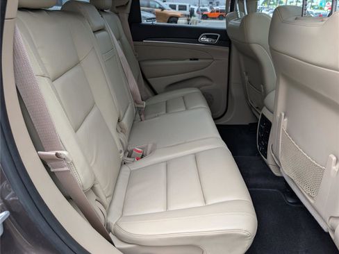 Used 2018 Jeep Grand Cherokee Limited AWD/4WD image 9