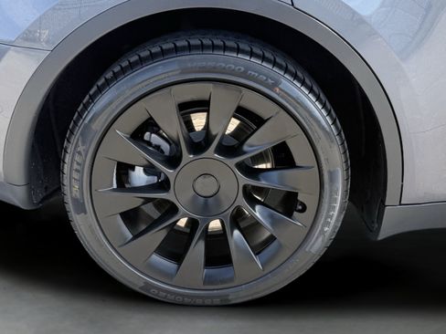 Used 2022 Tesla Model Y Long Range AWD/4WD image 13