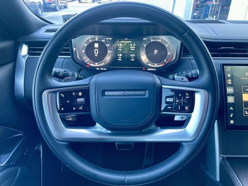 Used 2025 Land Rover Range Rover Long Wheelbase SE image 21