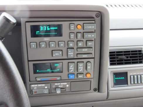 Used 1992 Chevrolet Blazer K1500 4WD image 25