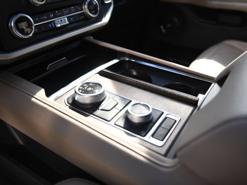 Used 2024 Ford Expedition Limited image 19