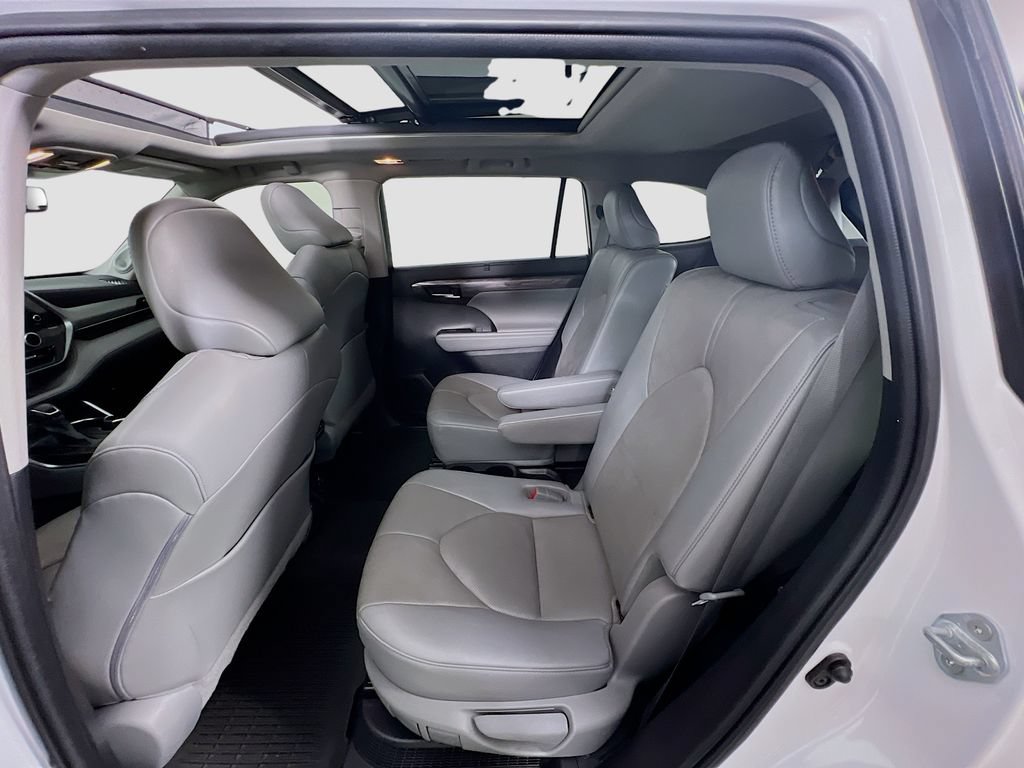 Used 2023 Toyota Highlander Platinum AWD/4WD image 25